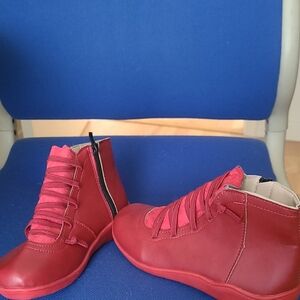 Source Unknown Red High-Top Sneakers with Zipper